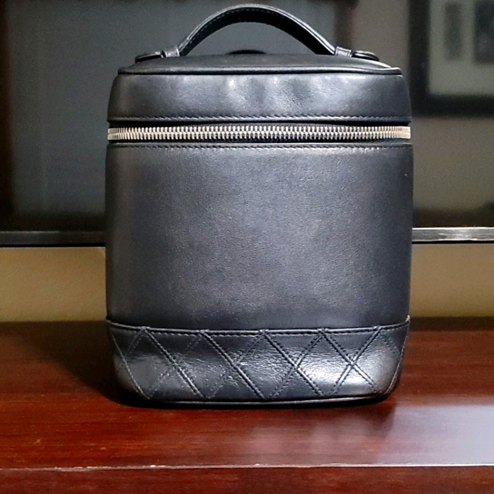 SOLD!!!     Chanel Lambskin Vanity Case